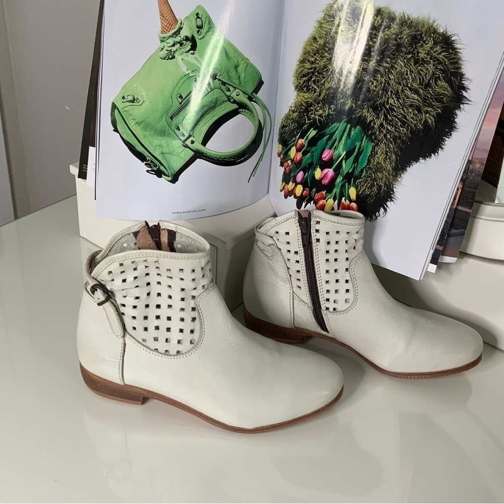 Catherine Malandrino Mint Color Leather Bootie - Picture 4 of 6